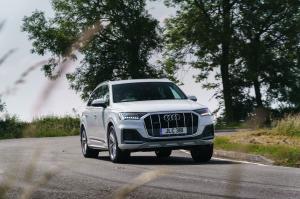 Audi Q7 55 TFSI e Quattro S-Line 2020 года  (UK)